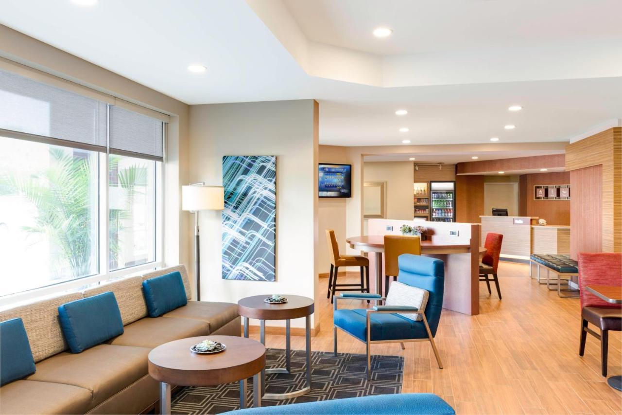 Towneplace Suites By Marriott Grand Rapids Airport Southeast Exteriör bild