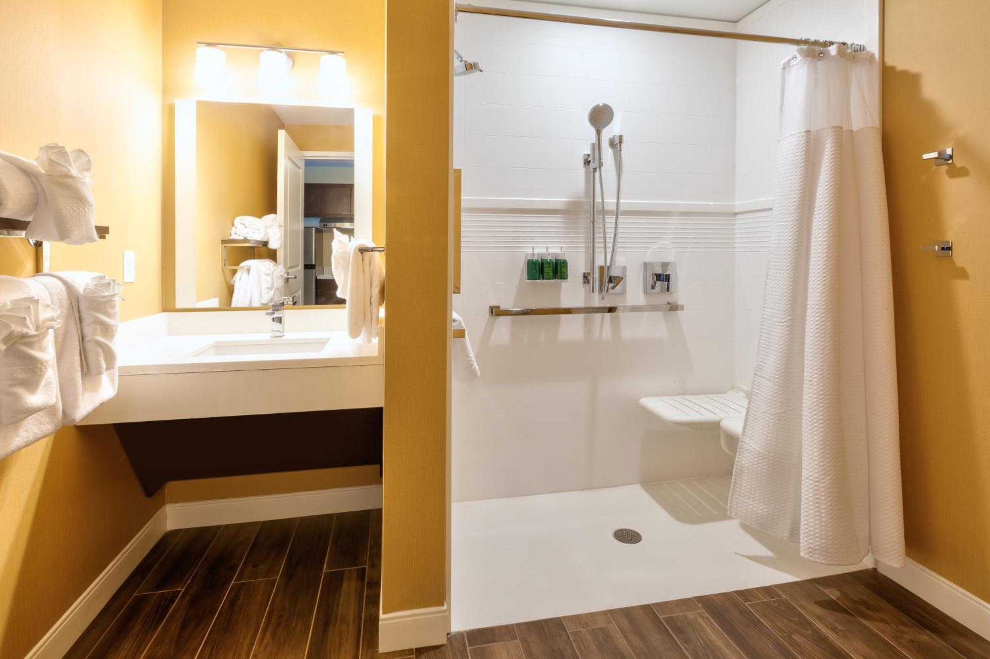 Towneplace Suites By Marriott Grand Rapids Airport Southeast Exteriör bild