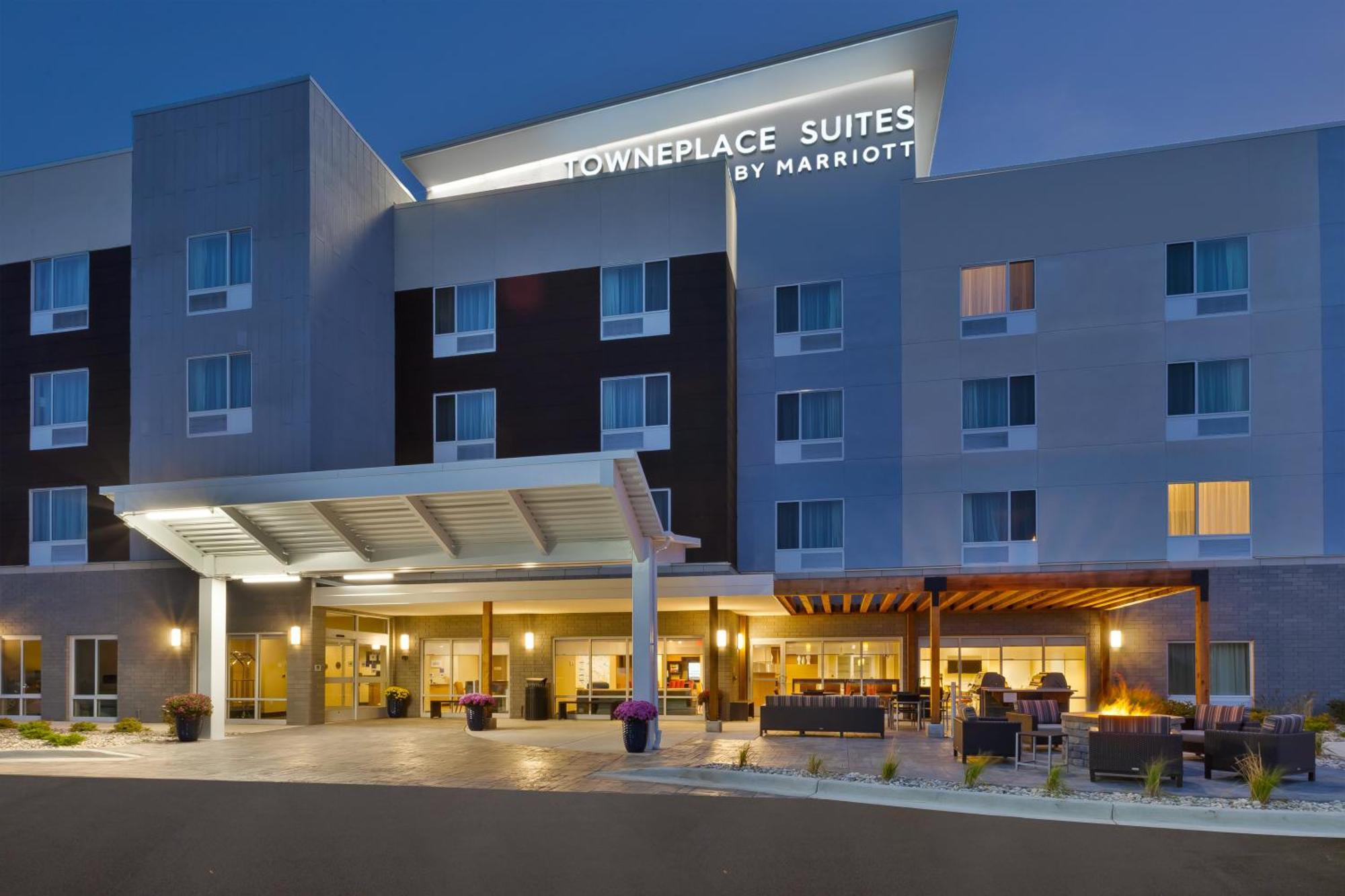 Towneplace Suites By Marriott Grand Rapids Airport Southeast Exteriör bild