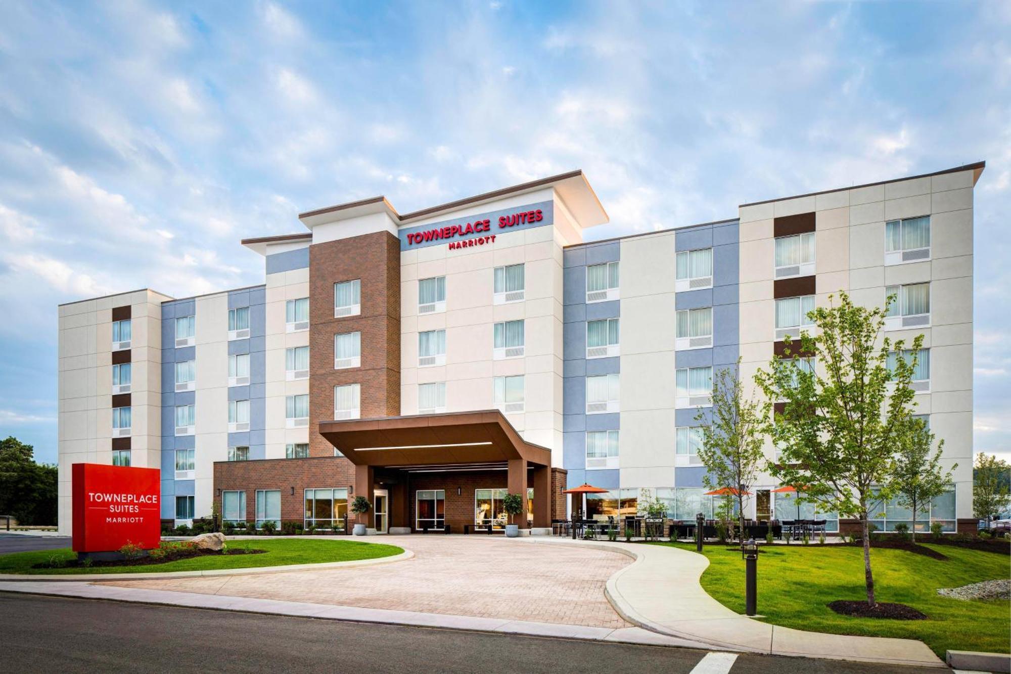Towneplace Suites By Marriott Grand Rapids Airport Southeast Exteriör bild