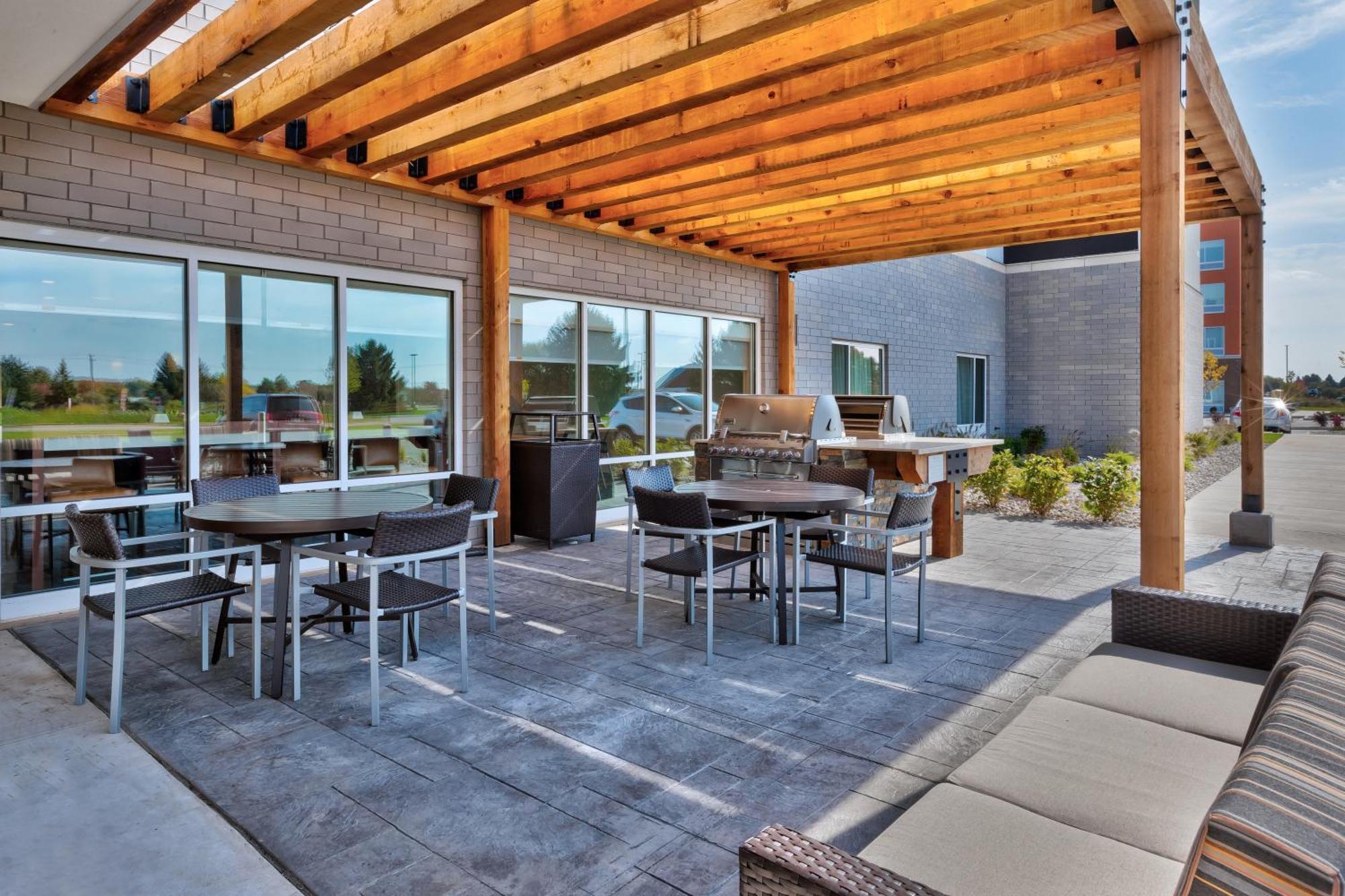 Towneplace Suites By Marriott Grand Rapids Airport Southeast Exteriör bild
