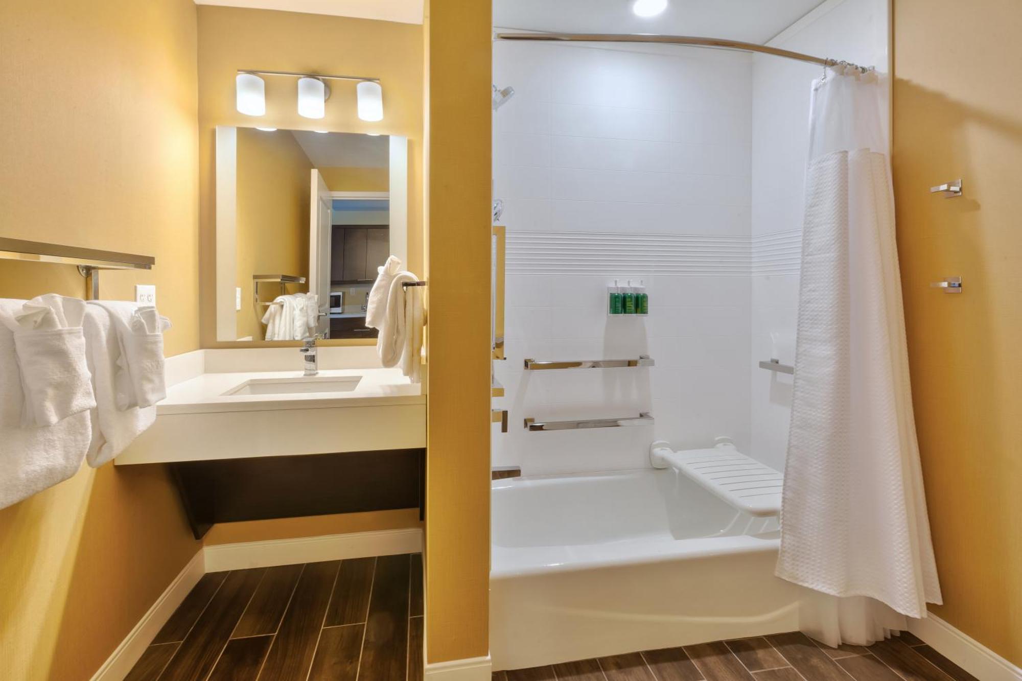 Towneplace Suites By Marriott Grand Rapids Airport Southeast Exteriör bild