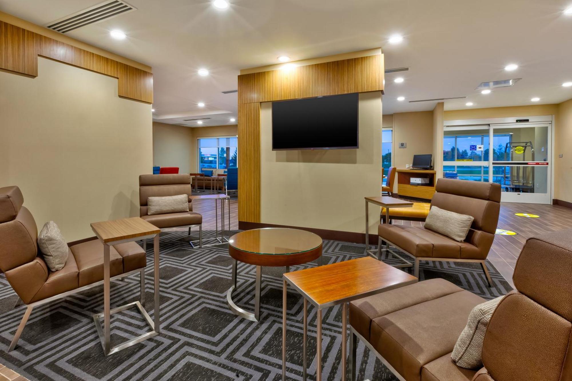 Towneplace Suites By Marriott Grand Rapids Airport Southeast Exteriör bild