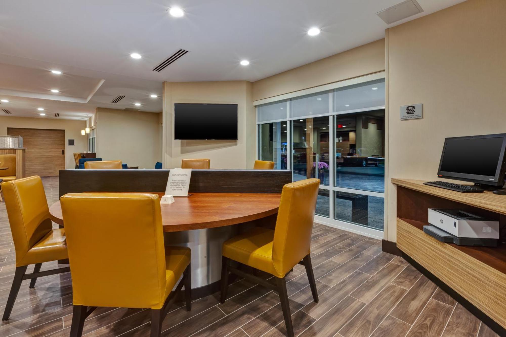 Towneplace Suites By Marriott Grand Rapids Airport Southeast Exteriör bild