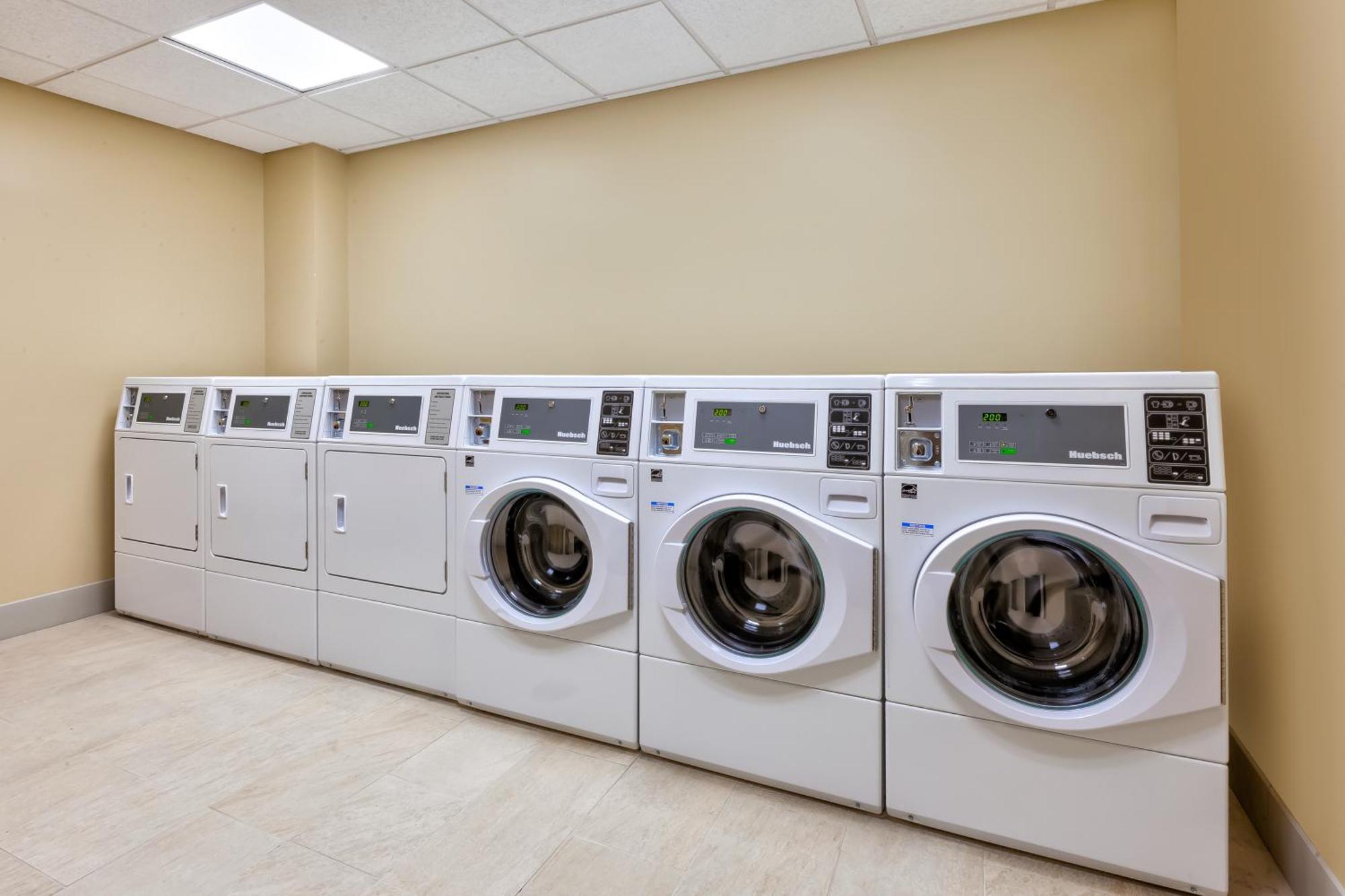 Towneplace Suites By Marriott Grand Rapids Airport Southeast Exteriör bild